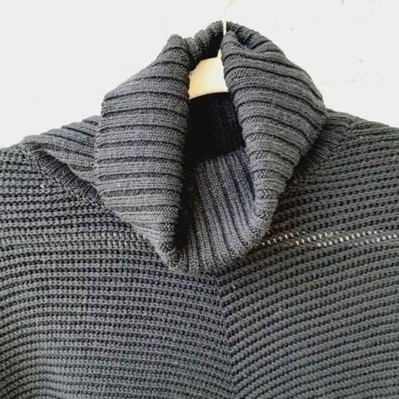 BANANA REPUBLIC Extra Fine Italian Merino Wool Poncho Wrap Winter Fall sz: XS/S - Picture 2 of 6